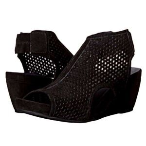 NEW - Van Eli Inez Black Stylish Suede Perforated Open Toe Wedge Sandals Sz 9.5